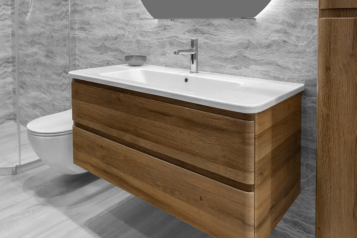 Meuble vasque contemporain en chêne massif installé par Plombier69 à Lyon